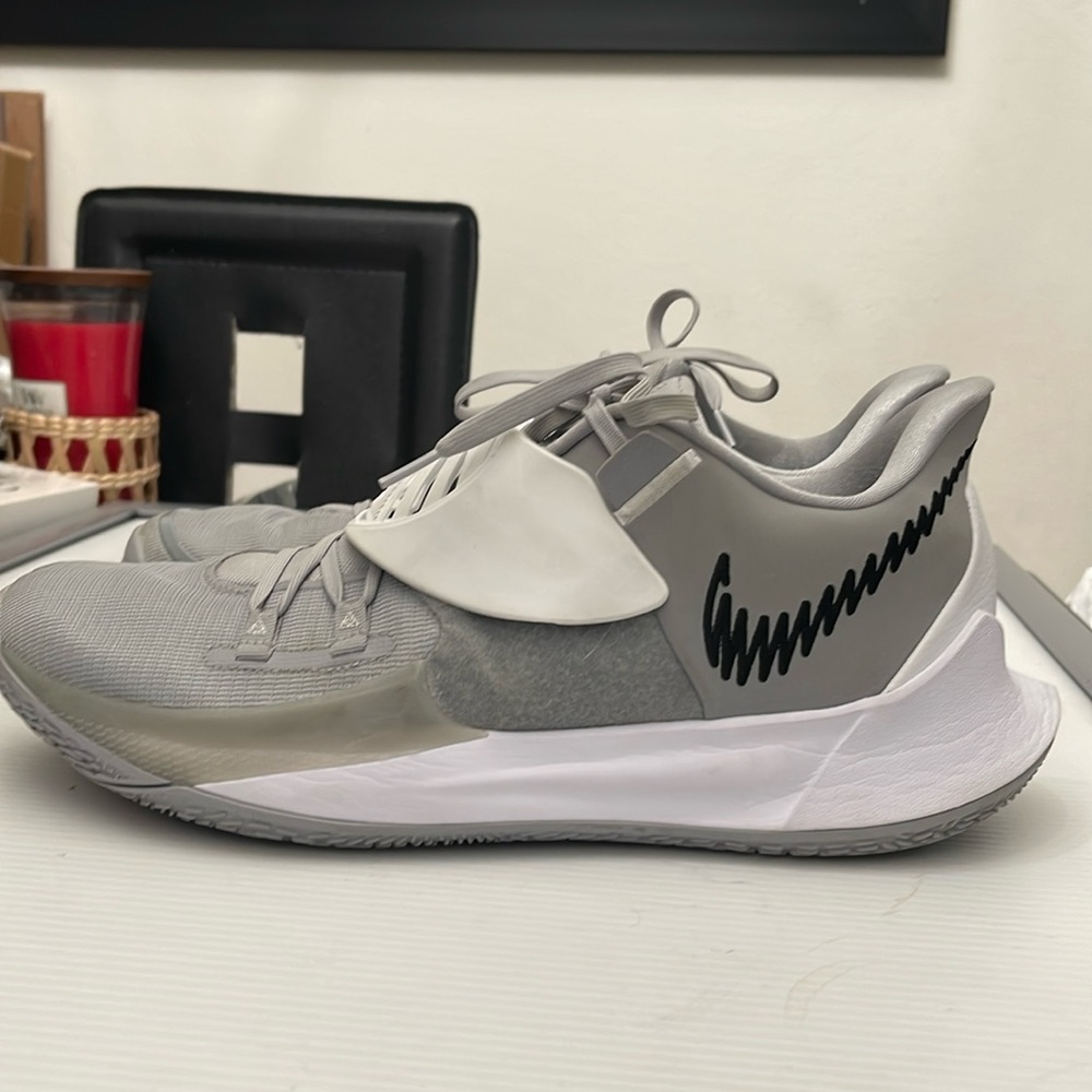 NIKE KYRIE LOW 3 TB WOLF GREY BASKETBALL SNEAKERS MENS SIZE 15